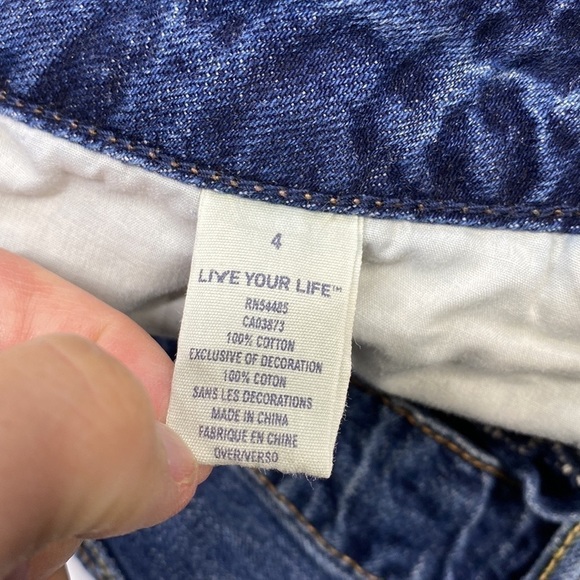 American Eagle Raw Hem Distressed Shorts Size 4 6" Inseam - Picture 7 of 8